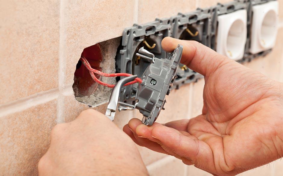 électricien de maintenance Linas